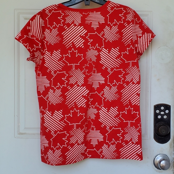 3/$30 Short Sleeve Canada Maple Leaf TShirt - Picture 2 of 4